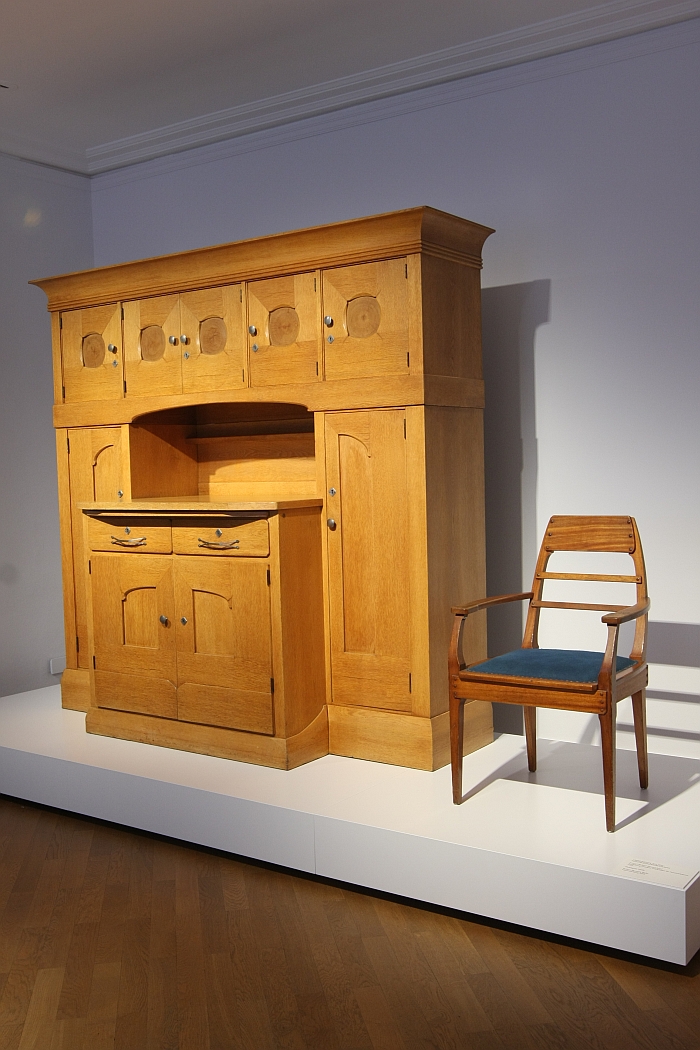 A Buffet, 1902 and armchair, 1905, Richard Riemerschmid for the Dresdner Werkstätten für Handwerkskunst, as seen at Germany versus France. The Struggle over Style 1900-1930, Bröhan Museum Berlin