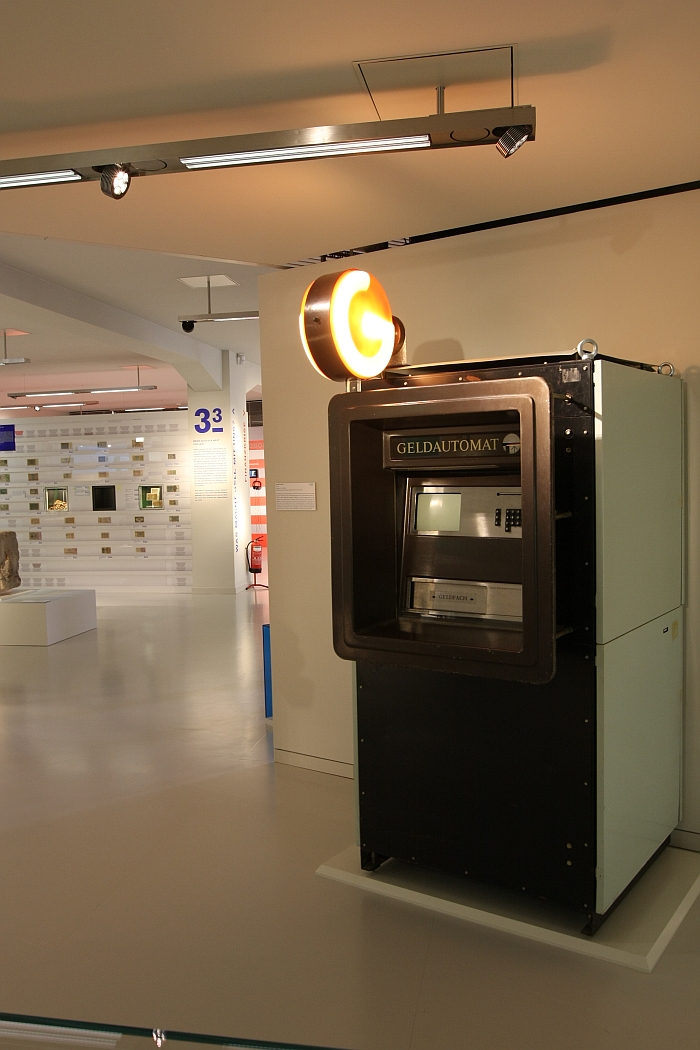 Ein Geldautomat aus DDR-Zeiten… gesehen in der Ausstellung “Geld”, smac – Staatliches Museum für Archäologie in Chemnitz