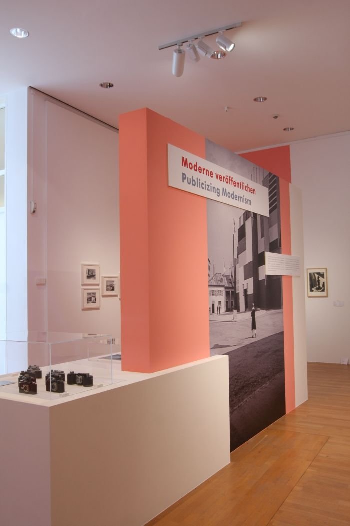 The introduction of the, in Hessen , developed Leica camera and the associated rise in photography, and thus documentation of Modernism, as seen at Moderne am Main 1919-1933, Museum Angewandte Kunst Frankfurt