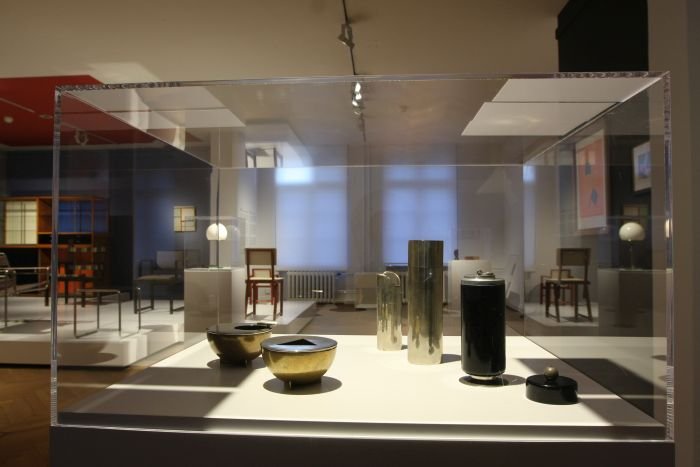 On the right a tea caddy by Marriane Brandt for Rupplewerk Gotha, as seen at From Arts and Crafts to the Bauhaus. Art and Design - A New Unity, The Bröhan Museum Berlin