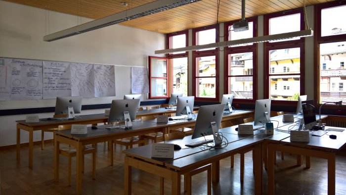 Das Catering an den Schulen für Holz und Gestaltung Garmisch-Partenkirchen umfasst eine Menge Früchte.