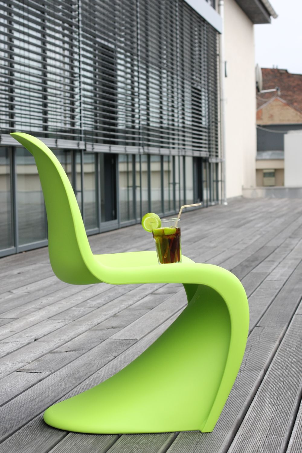 dark-lime-vitra-panton-chair-cocktail-wettbewerb-winner