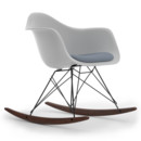 Eames Plastic Armchair RE RAR mit Polsterung, Cotton white, Mit Sitzpolster, Dunkelblau / elfenbein, Ohne Keder, Basic Dark/Ahorn dunkel